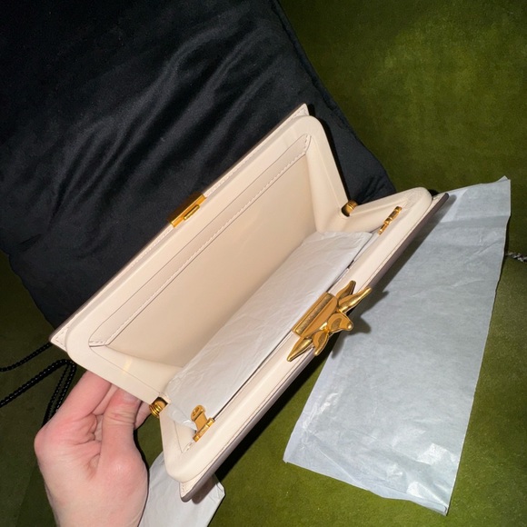 NWT/ TORY BURCH ~ Mini Boat Appliqué Leather Crossbody Bag + Original Dust Bag - Picture 5 of 6